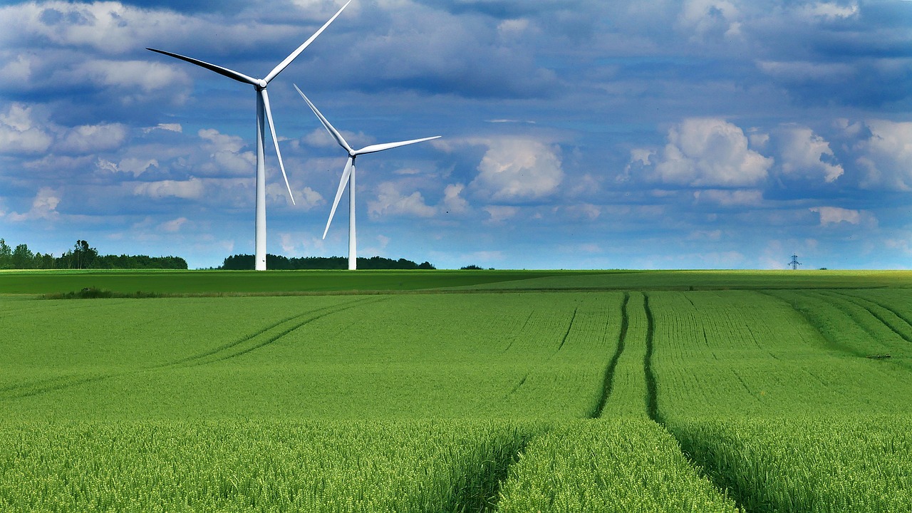 une turbine à vent sur un terrain rural